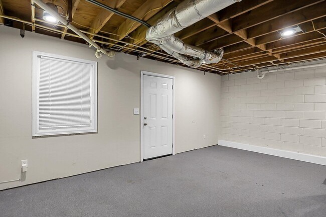 Building Photo - 1229 Creek Forest Ct NW