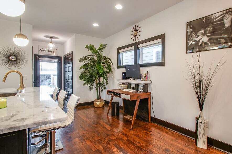 Building Photo - 2910 Davis Ave