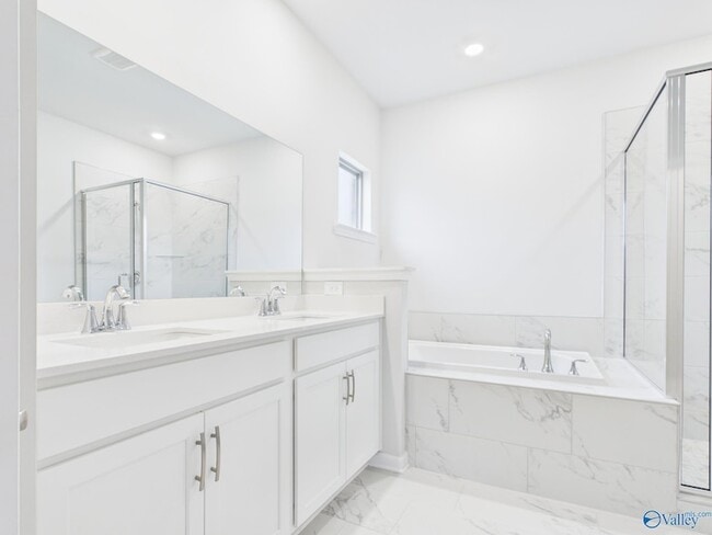 Building Photo - 17993 Longleaf Dr