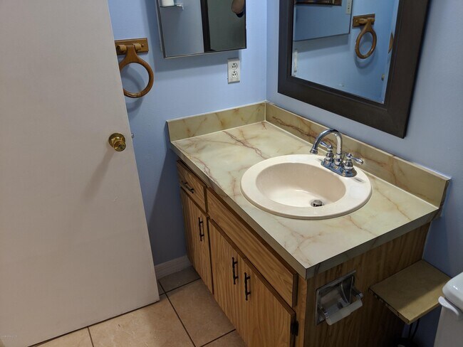 Building Photo - 2283 Fox Hollow Dr