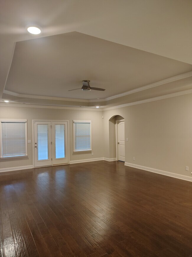 Building Photo - 28563 Paseo Rd