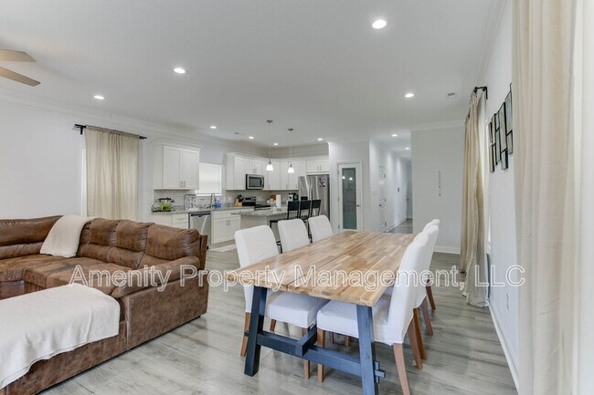 Building Photo - 614 Rolfe St