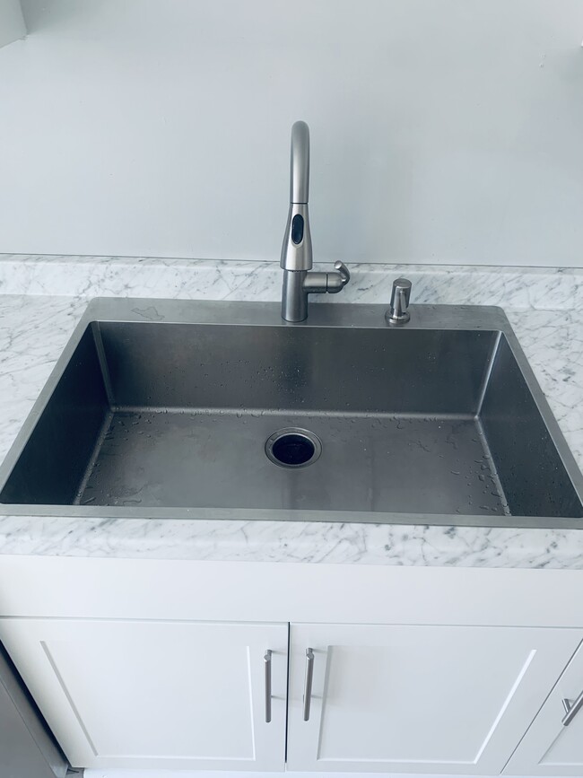 Building Photo - 4523 La Carmen Ct