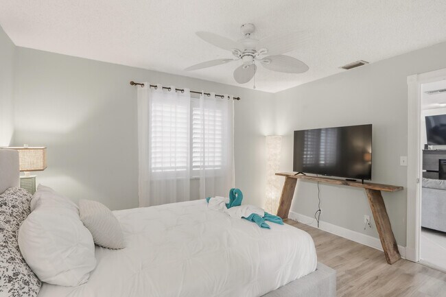 Building Photo - 1905 Meadow Ct