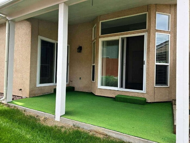 Building Photo - Beautifully Remodeled 2 Bed, 2 Bath, Single level Townhome, 2 car garage.