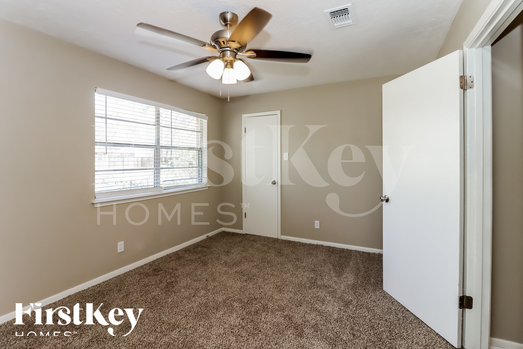 Building Photo - 25448 White Oak Ln