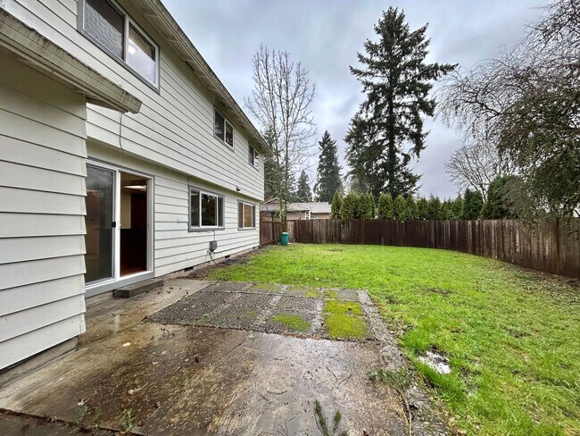 Building Photo - Timeless 5 Bed, 2.5 Bath Home - SW Beaverton