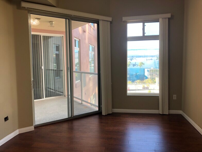 Building Photo - 388 E Ocean Blvd