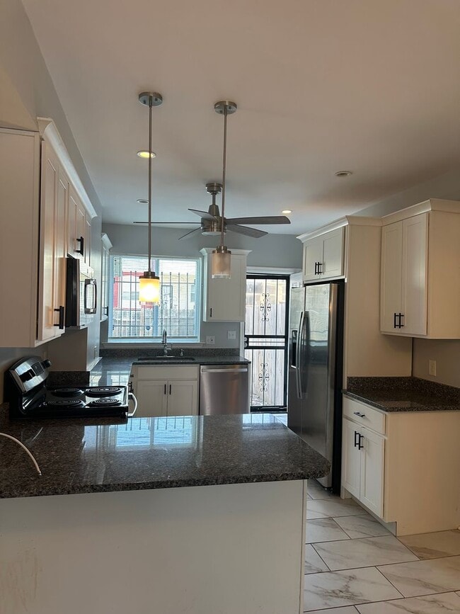 Building Photo - Stylish, Renovated Home Near Downtown Baltimore! W/D! Central Air! Close to Johns Hopkins Main Ca...