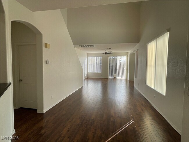 Building Photo - 10385 Bayhead Beach Ave
