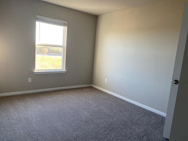 Building Photo - 3201 College Park Dr