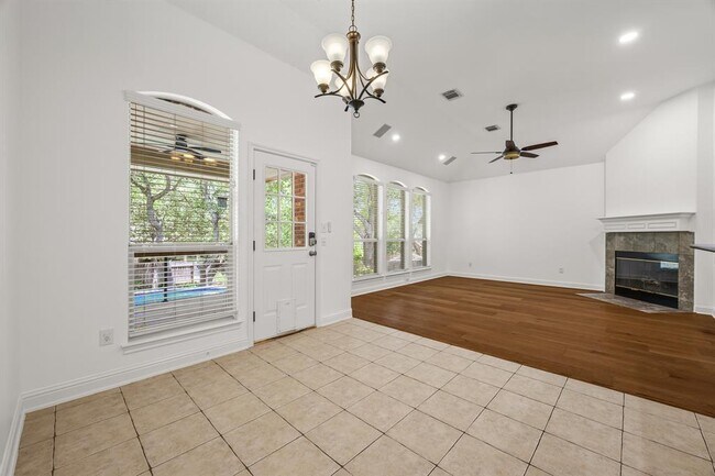 Building Photo - 1309 Horseback Hollow