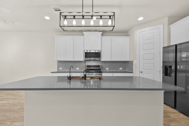 Building Photo - 9911 Brickhouse Dr