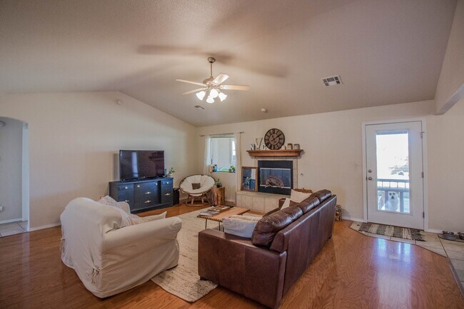 Building Photo - Beautiful home in a great neighborhood
