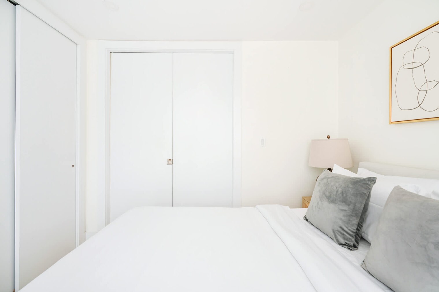 Building Photo - 244 E 75th St