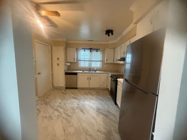 Building Photo - ASHLEY WOODS