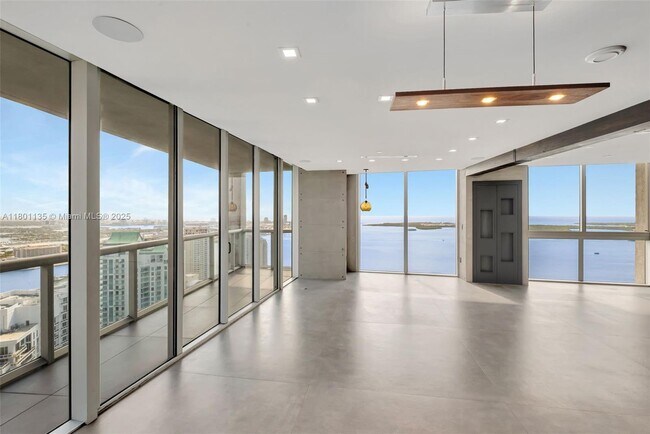 Primary Photo - 495 Brickell Ave
