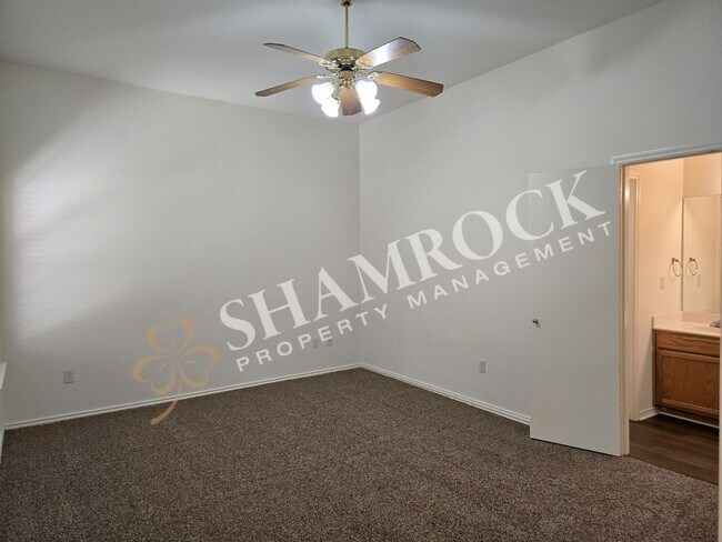 Building Photo - Cougar Ridge III Duplex