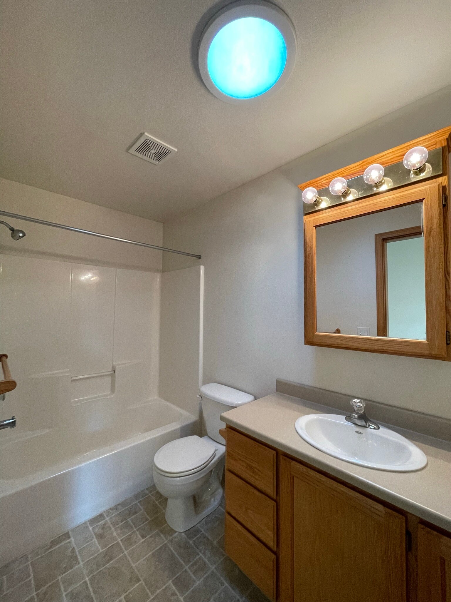 Building Photo - 1448 Honeycomb Ct