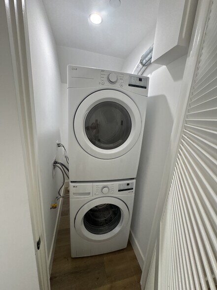 Building Photo - 10919 Hesby St