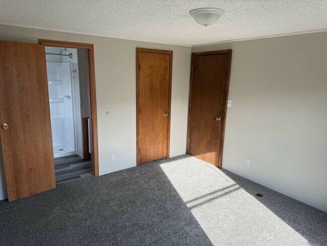 Building Photo - Spacious & Affordable 3BR Home in Belleville - Pet-Friendly, Central AC & Only $900!