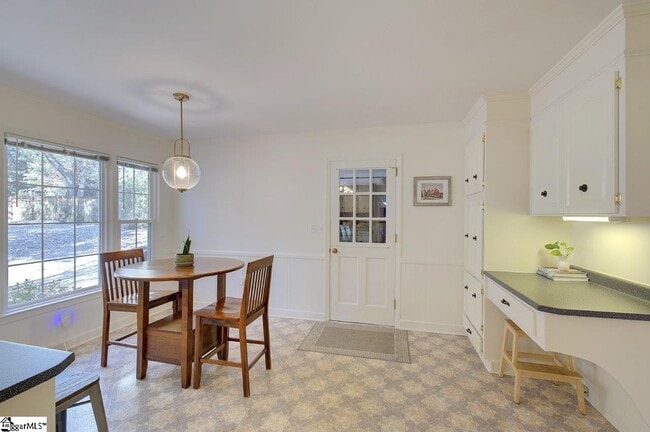 Building Photo - 104 Middle Brook Rd