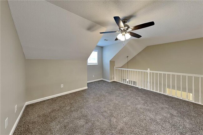 Building Photo - 6778 Oakhurst Ct