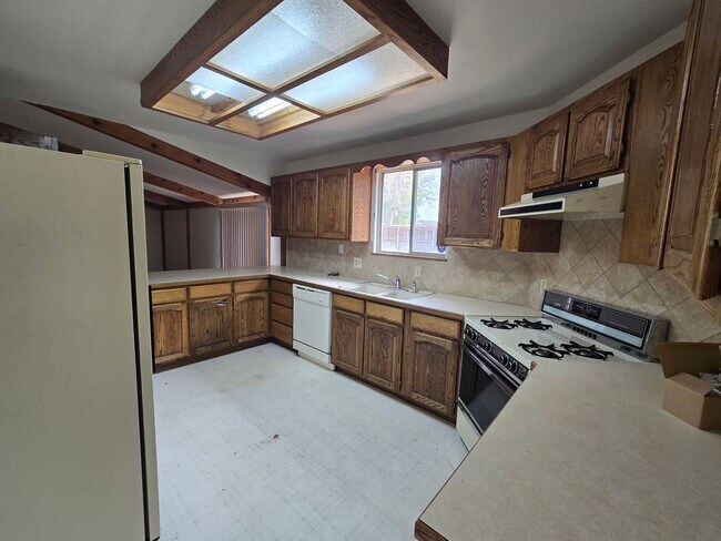 Building Photo - 3409 E 99th Dr
