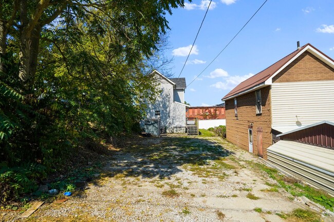 Building Photo - Quality 2 Bed 1.5 Bathrooms Home - Availab...