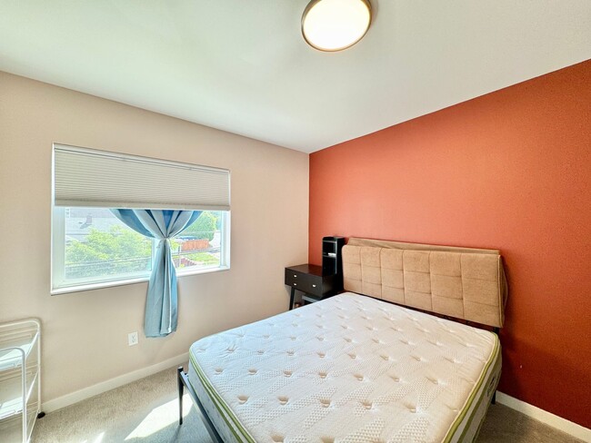 Building Photo - New Modern Townhome in North Seattle – Rar...