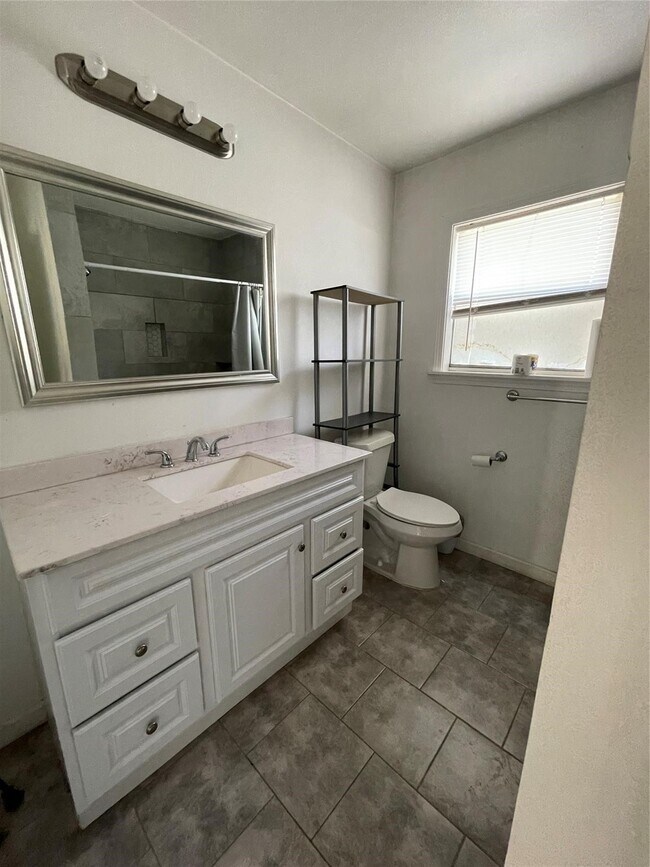 Building Photo - 8321 Homewood Ln