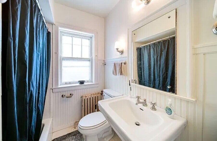 Building Photo - 721 Foster St