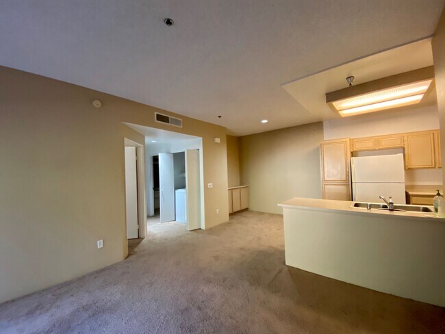 Building Photo - RB 2 Br 2 BathPetOK+washer+Dryer All Appl 2 Prkg spots>TEXT 858-774-1574