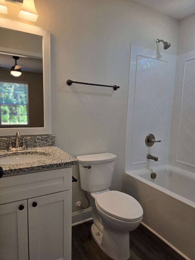 Building Photo - 2 Bedroom Townhomes Near Downtown Mebane for $1495
