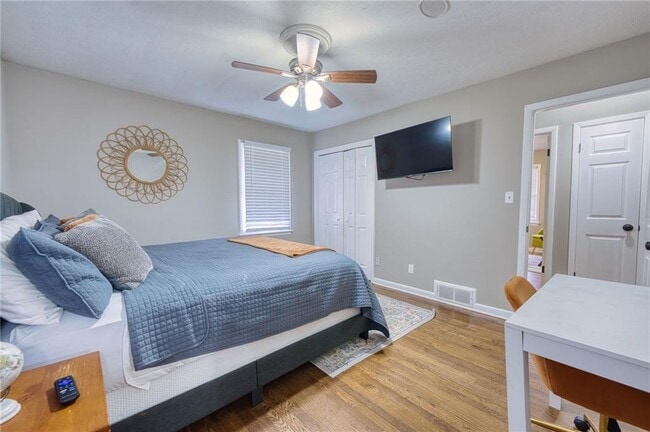 Building Photo - 2418 Brookdale Dr NE