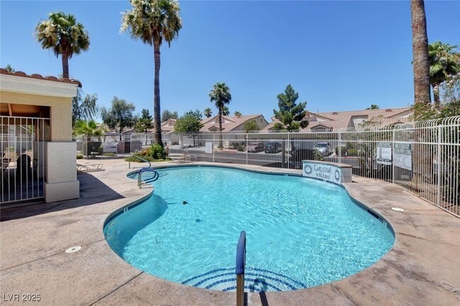 Building Photo - 855 N Stephanie St