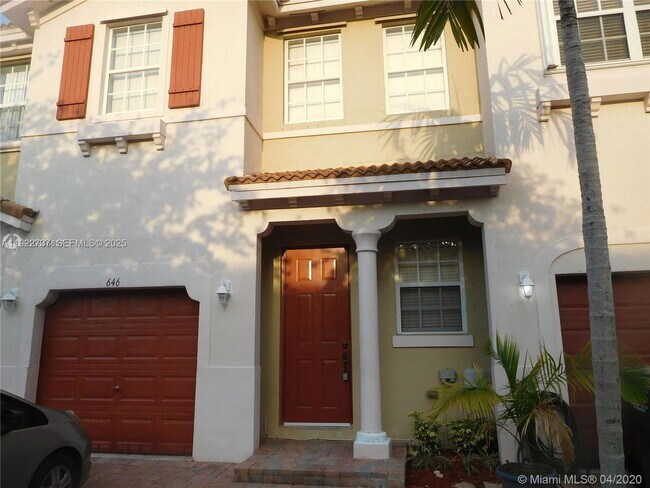 Building Photo - 646 NE 21st Ave