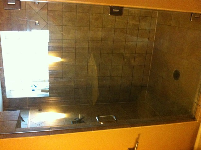 Building Photo - 7015 Sutherland Ave