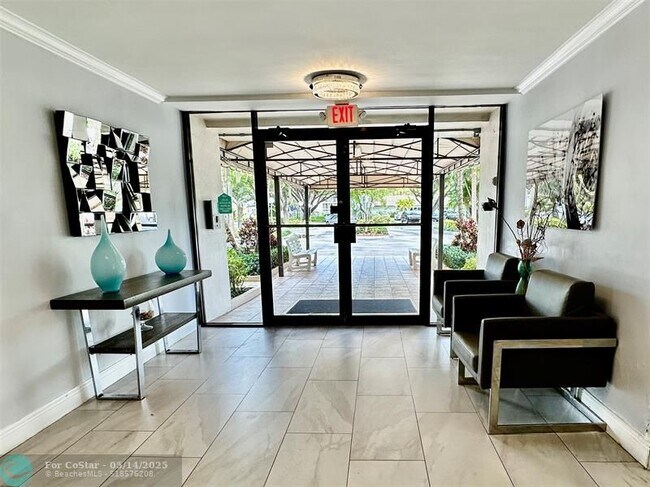 Building Photo - 2671 S Course Dr