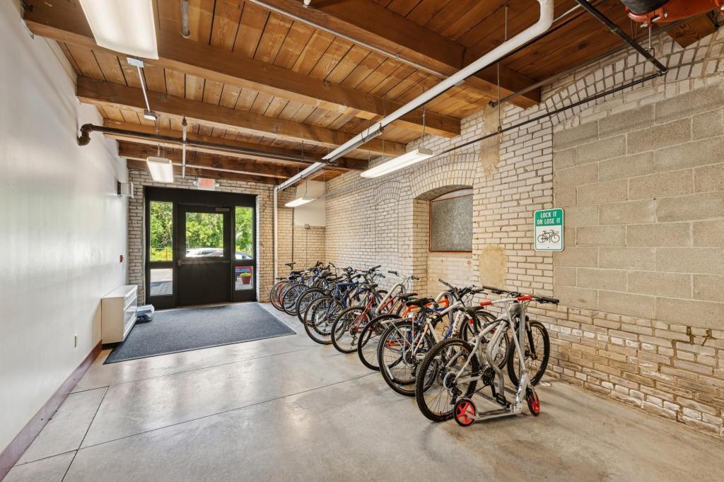 Building Photo - 127 5th St NE