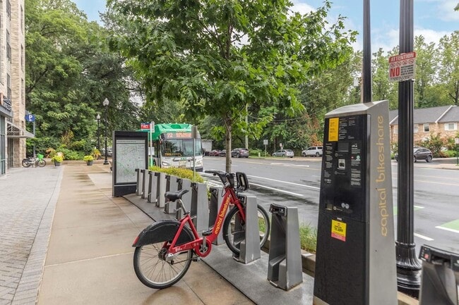 Building Photo - 935 S Taylor St