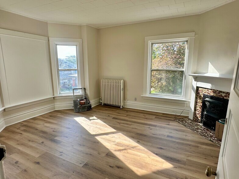 Building Photo - 424 N Parker Dr
