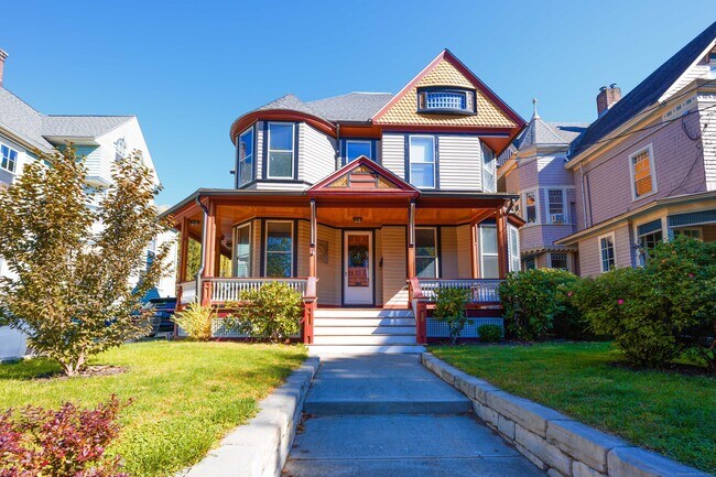 Primary Photo - 229 Bishop St