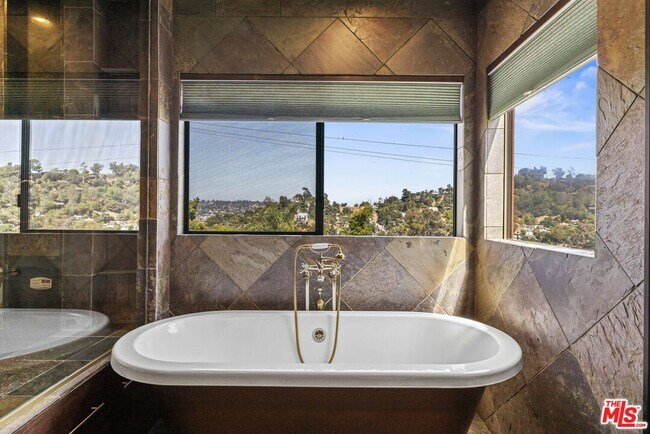 Building Photo - 2222 Bancroft Ave