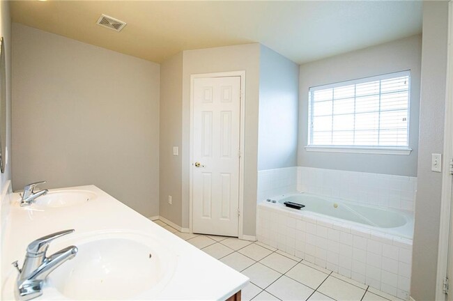 Building Photo - 1604 SW Thorton St