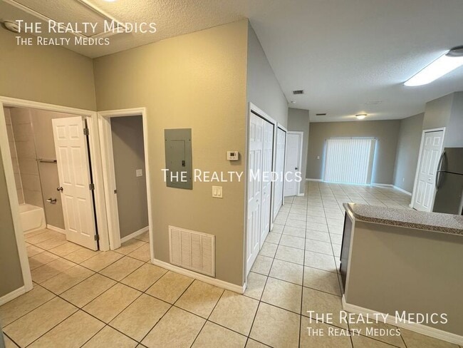 Building Photo - 548 Albatross Dr