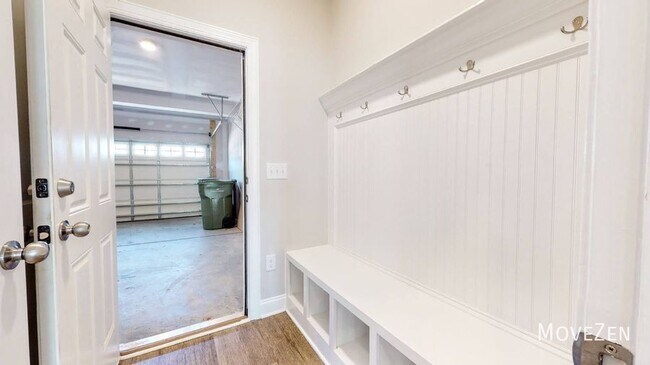 Building Photo - 541 Barneswyck Dr