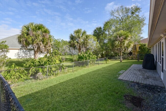 Building Photo - 11 Manderley Ln