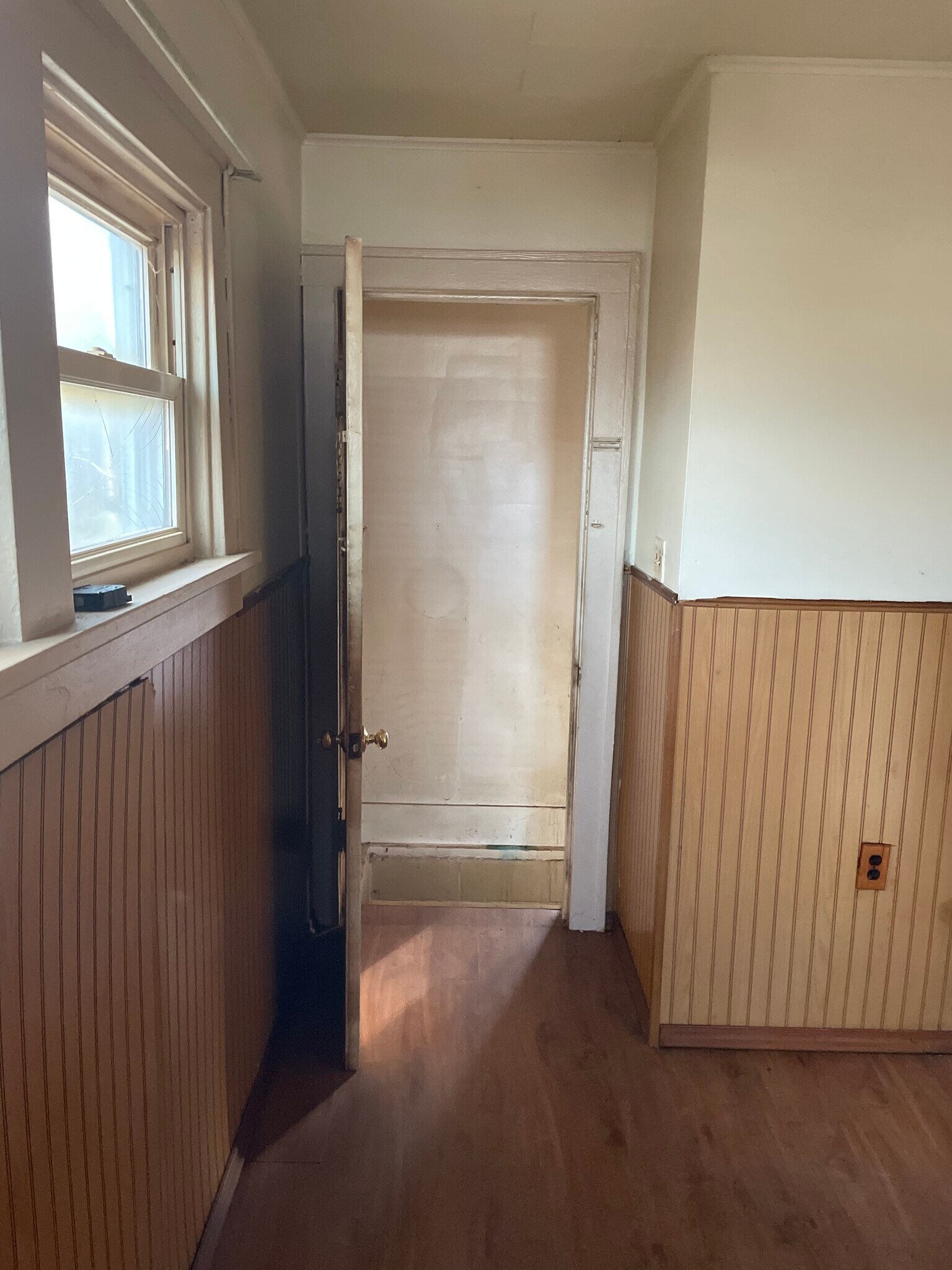 Building Photo - 228 Whitelaw Ave