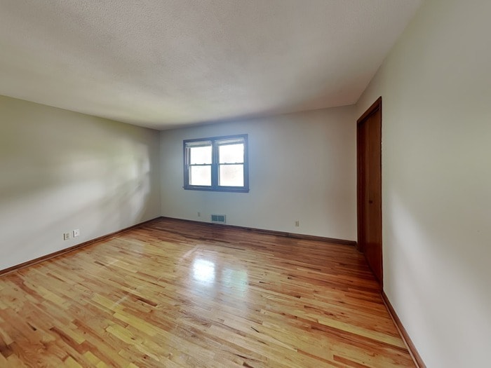 Building Photo - 3405 Ensign Ave N